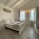 Alacati Roka Tas Butik * Cesme