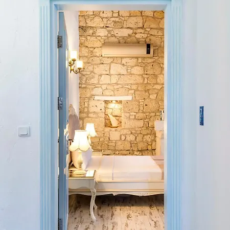Alaçati Roka Taş Butık *