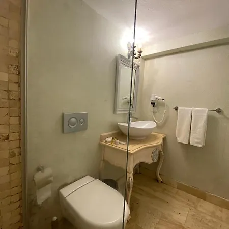 Alacati Roka Tas Butik * Çeşme