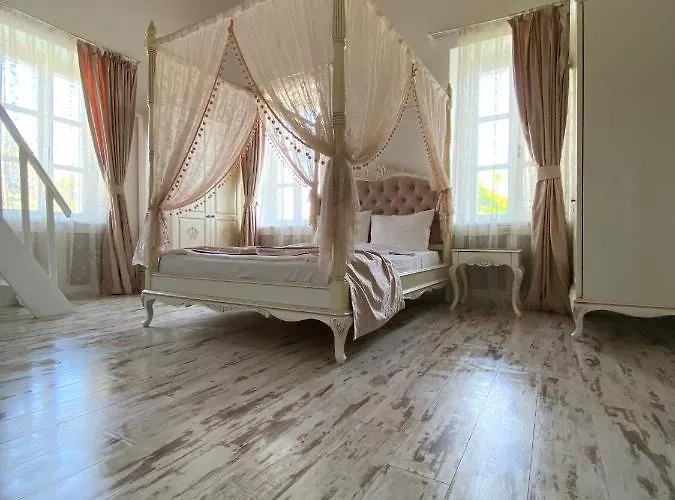 Alacati Roka Tas Butik * Çeşme