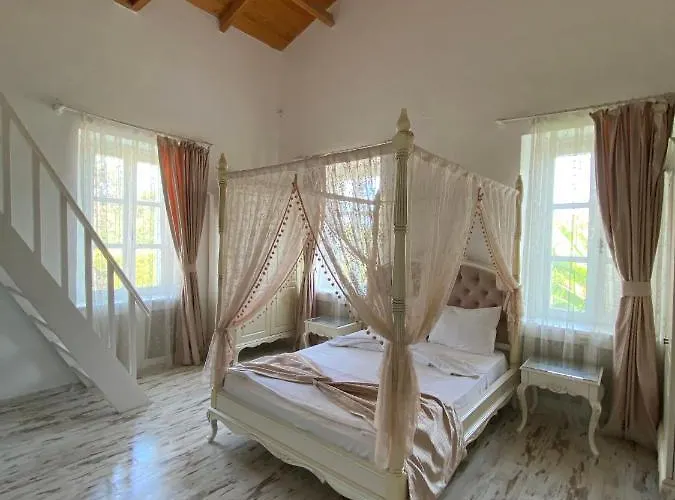 Hotel Alacati Roka Tas Butik *